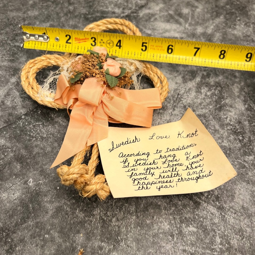 Vintage Swedish Love Knot | Cottage - Picture 5 of 5